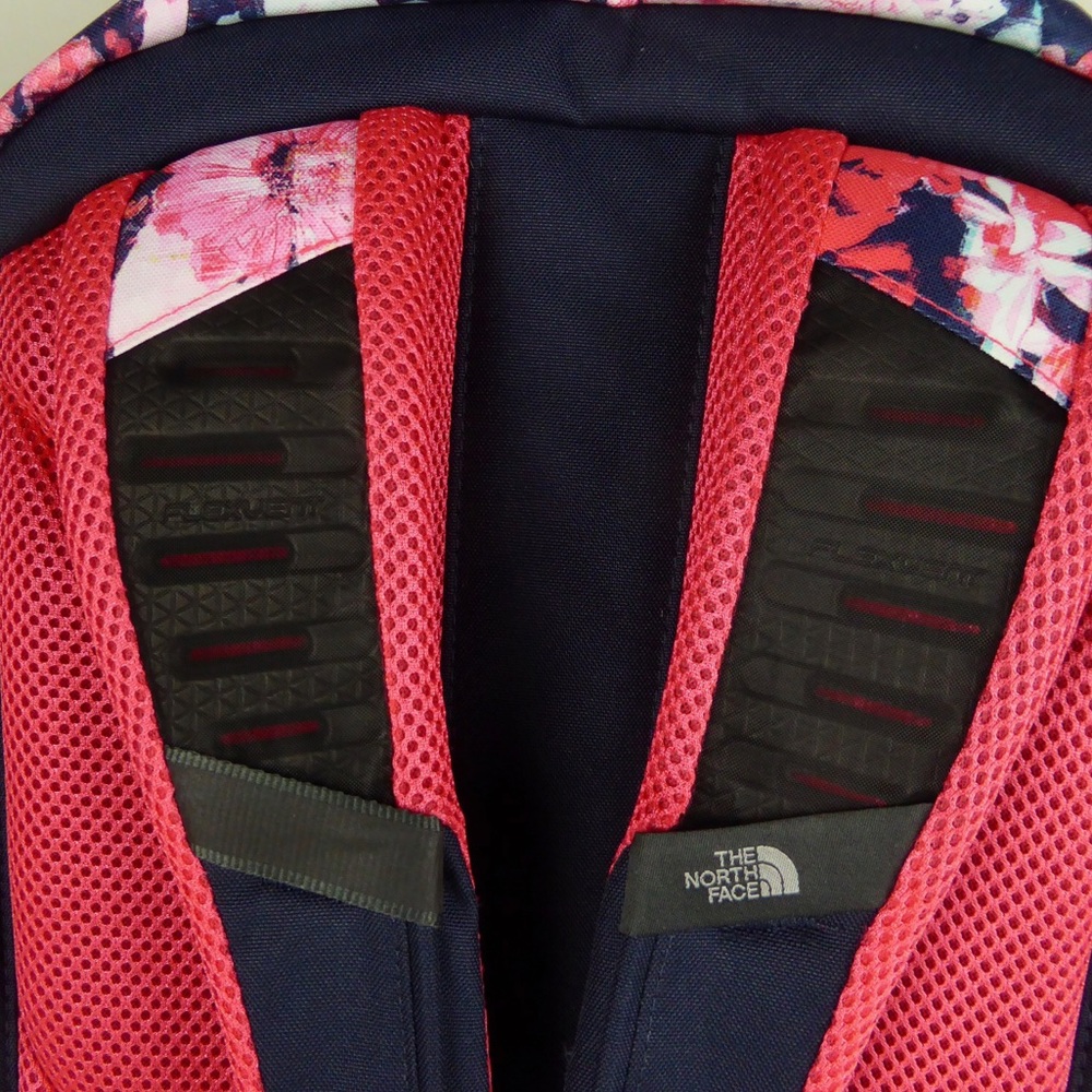 The North Face Vault Women’s Floral Backpack NWT - Picture 5 of 8